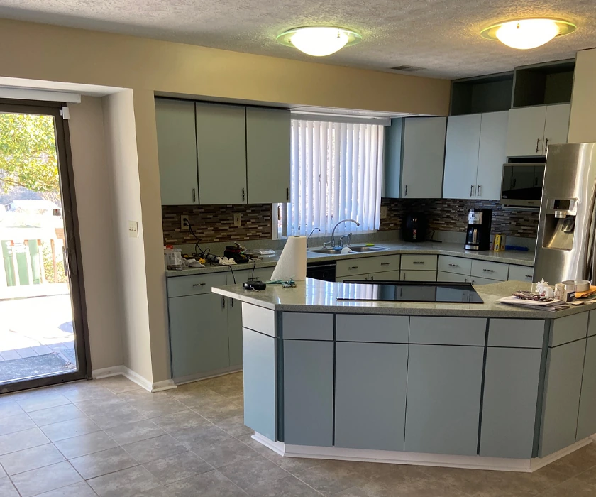 Kitchen remodel with a peninsula and tile backsplash